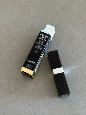 154 KIND CHANEL ROUGE COCO BLOOM Lipstick
